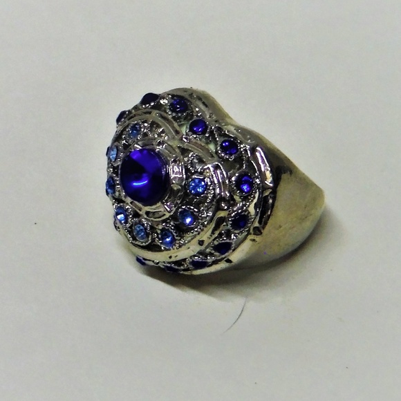 Blue Gemstone Heart Shaped Fashion Ring - Picture 1 of 2